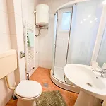 Wood & Light Loft - Private Parking *