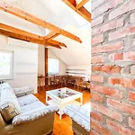 Wood & Light Loft - Private Parking Sarajevo