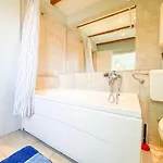 Wood & Light Loft - Private Parking Apartman *