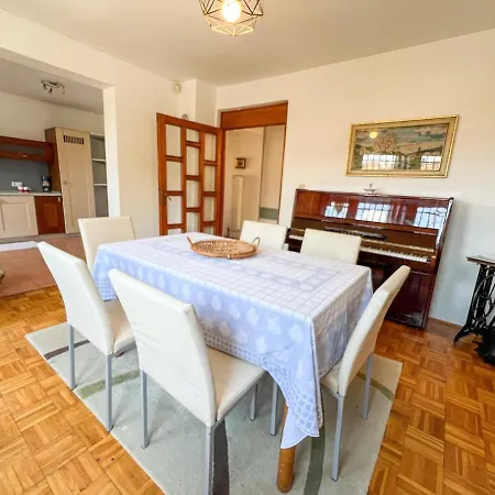 Apartment Wood & Light Loft - Private Parking *