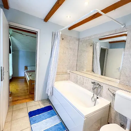 דירה Wood & Light Loft - Private Parking *