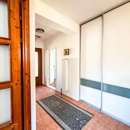 דירה Wood & Light Loft - Private Parking *