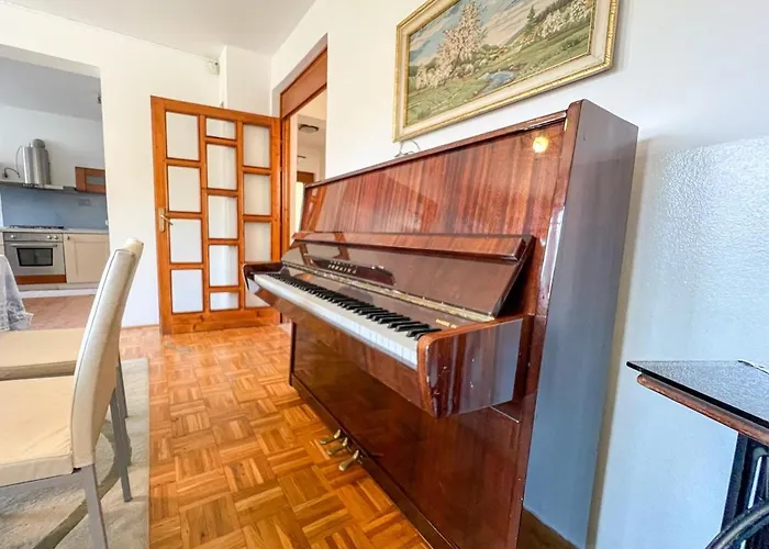 Wood & Light Loft - Private Parking Apartment *