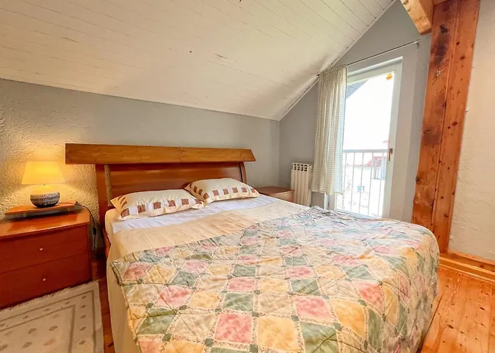 Wood & Light Loft - Private Parking Apartment *