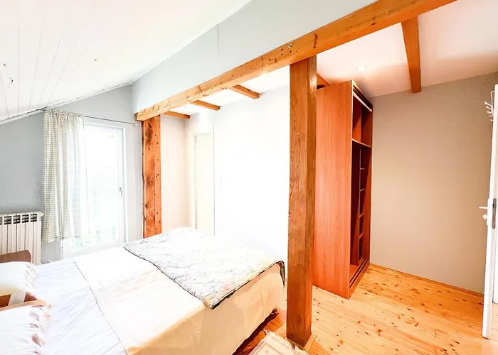 Wood & Light Loft - Private Parking Apartment *