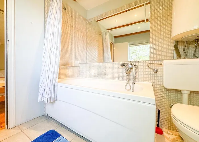 Wood & Light Loft - Private Parking Apartment *